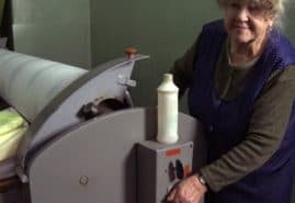 A MANGLE PRESS, dir. 