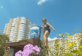 FLOWERS OF UKRAINE, dir. 